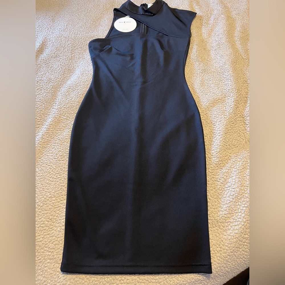Size S - NWT Miss Circle Chic One-Shoulder form fitting Black Dress